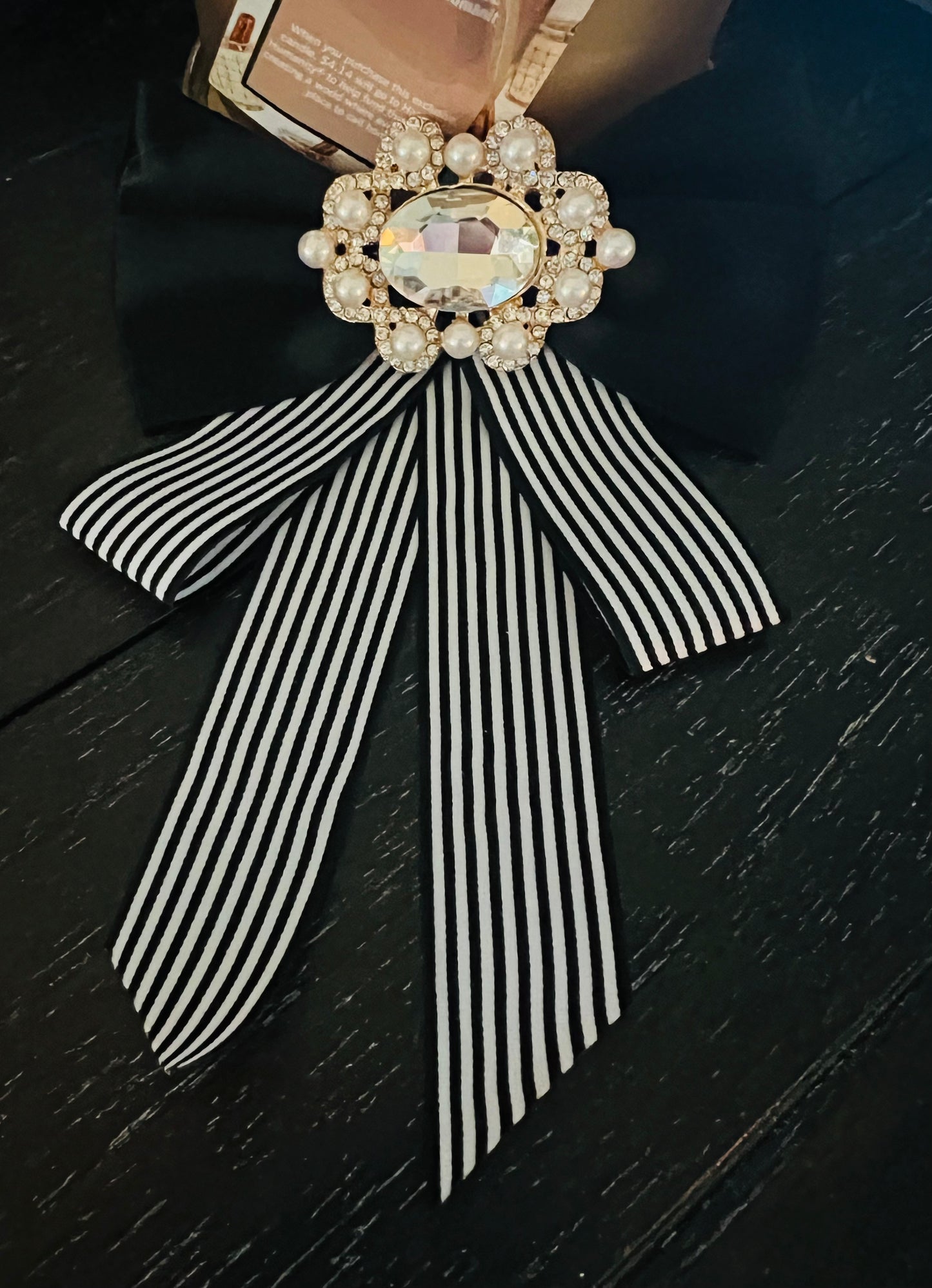 Beautiful Ribbon Crystal Brooch