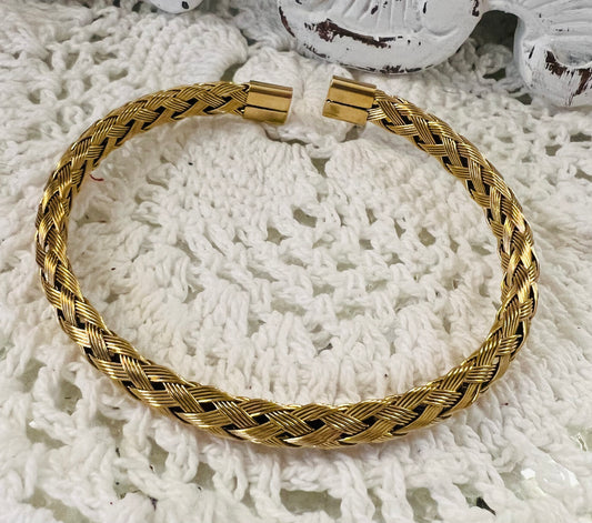 Braided Bangle in Gold